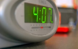 Jedan dobar savet šta raditi prvih sat vremena kada stignete na posao Jedan dobar savet šta raditi prvih sat vremena kada stignete na posao