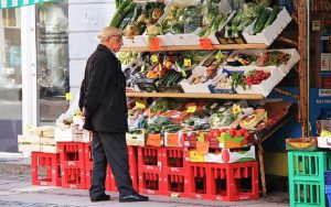Mađari, ipak, ukidaju zabranu rada prodavnica nedeljom Mađari, ipak, ukidaju zabranu rada prodavnica nedeljom