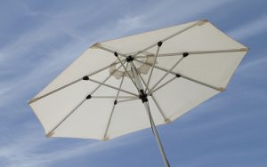 Od 2016. samo beli, žuti i crni suncobrani Od 2016. samo beli, žuti i crni suncobrani