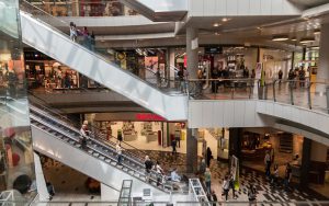 Petina zaposlenih u tržnim centrima radi „na crno“ Petina zaposlenih u tržnim centrima radi „na crno“