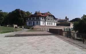 Tezga na Kalemegdanu za dve godine duplo poskupela Tezga na Kalemegdanu za dve godine duplo poskupela