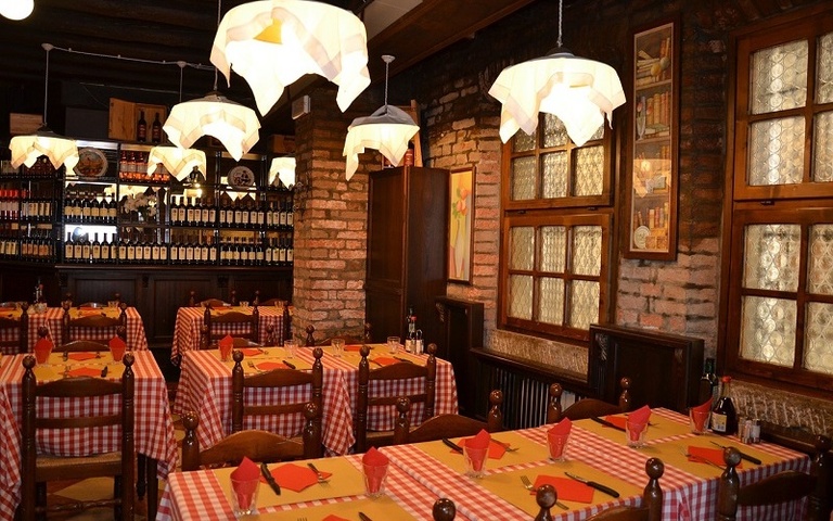 Vučić razočaran načinom poslovanja restorana